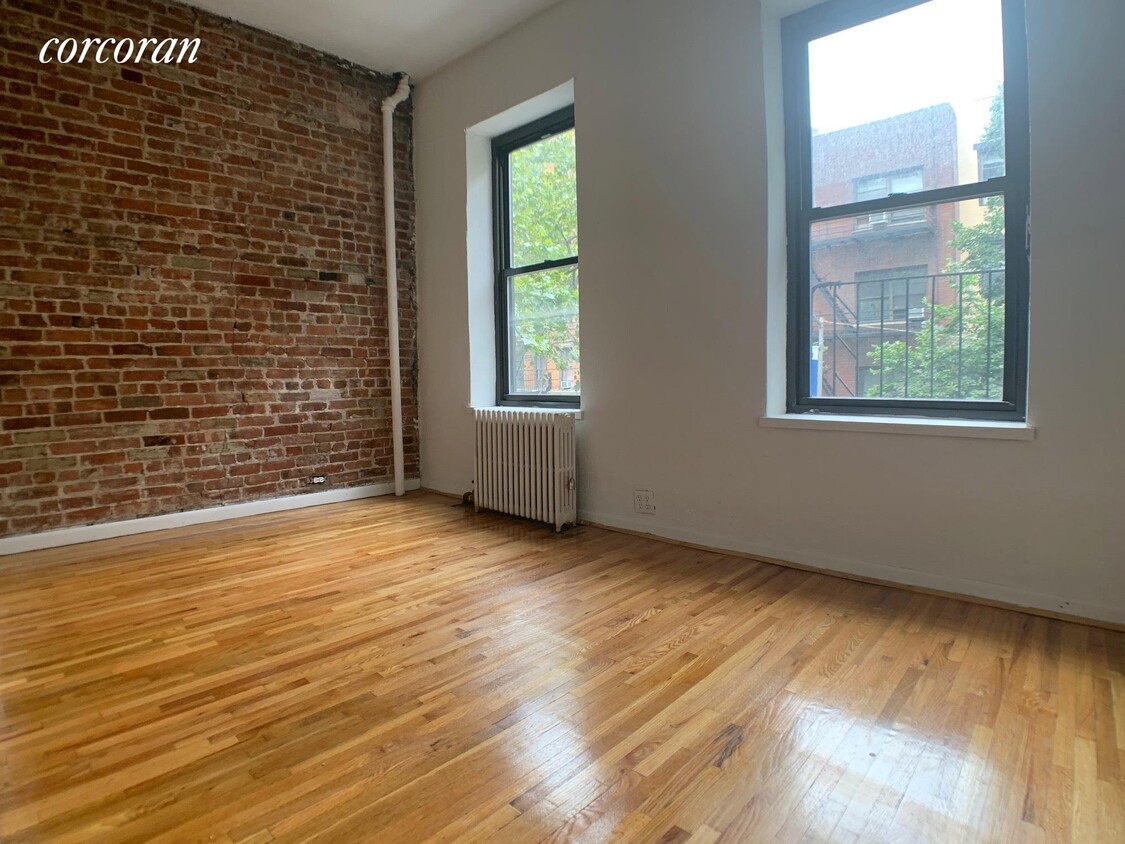 Primary Photo - 242 E 77th St
