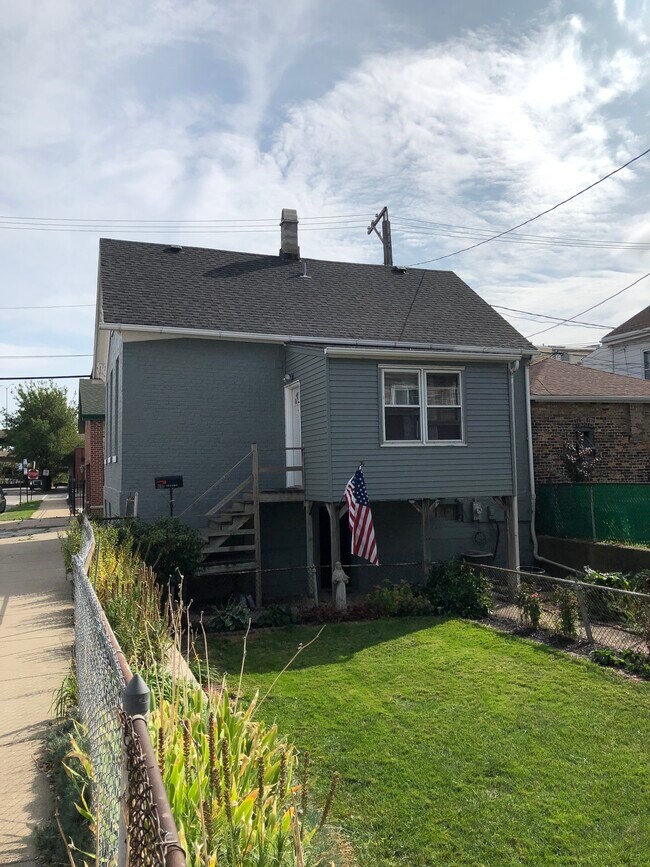 Building Photo - 249 W 27th St