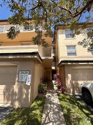 Building Photo - 2020 Greenview Shores Blvd