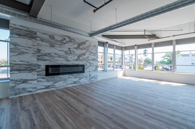 Building Photo - 2202 Lombard Ave