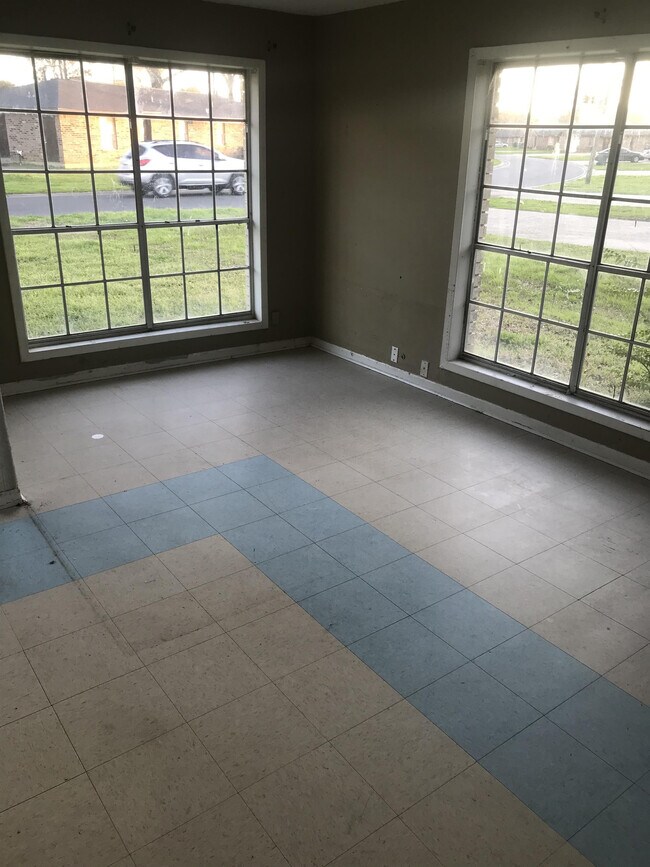 Building Photo - 217 Stacy Dr