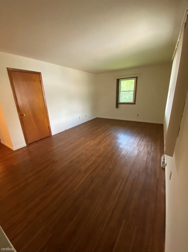 Foto del edificio - 1 br, 1 bath Apartment - 207 Pfeffer Road