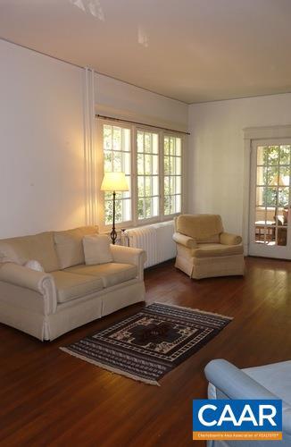 Building Photo - 6 Gildersleeve Wood