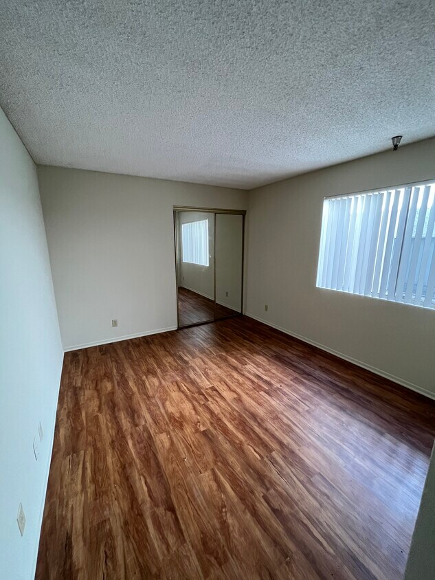 Foto del edificio - 26128 Belle Porte Ave