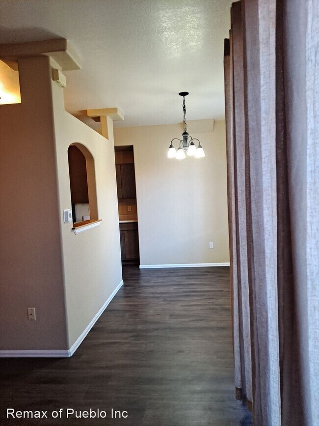 Building Photo - 3 br, 2.5 bath House - 4145 Outlook Blvd. #H