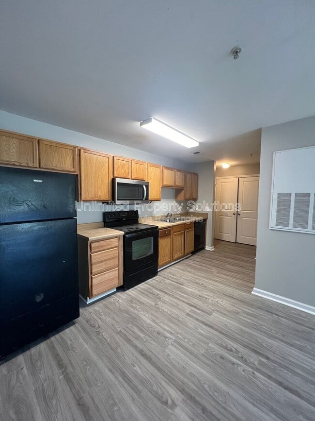 Building Photo - 370 S Kerr Ave