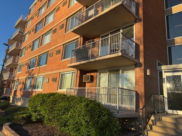 Building Photo - 2211 S Highland Ave