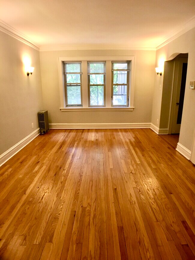 Building Photo - 4514 N Wolcott Ave