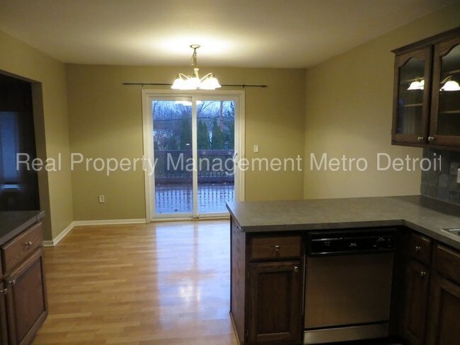 Building Photo - Spacious Ranch!