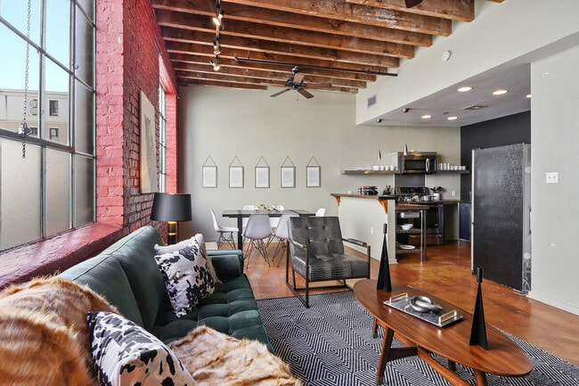 Building Photo - 1041 Constance St