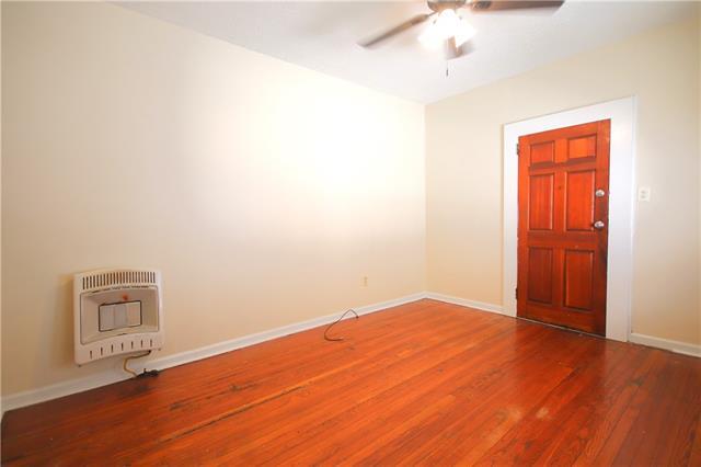 Building Photo - 2569 Gladiolus St
