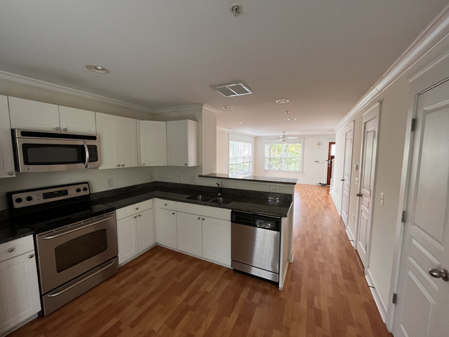 Kitchen & living room - 1850 Candlewood Ct