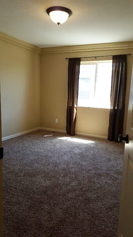 Building Photo - Single Family Ranch Style Home