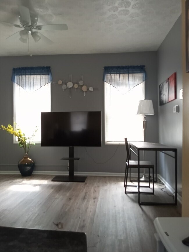 Foto del edificio - 2036 W 38th St