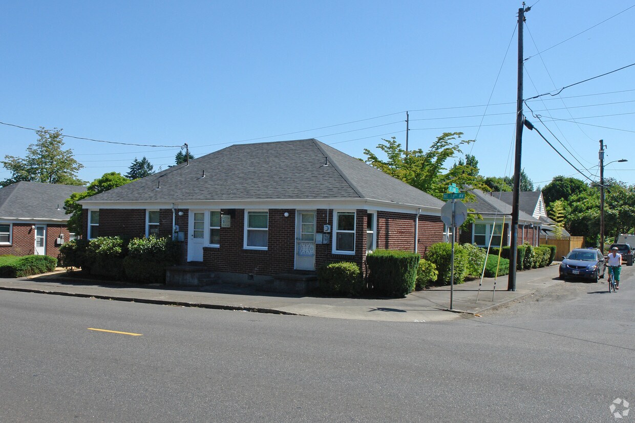 Primary Photo - Alameda Court Apartments