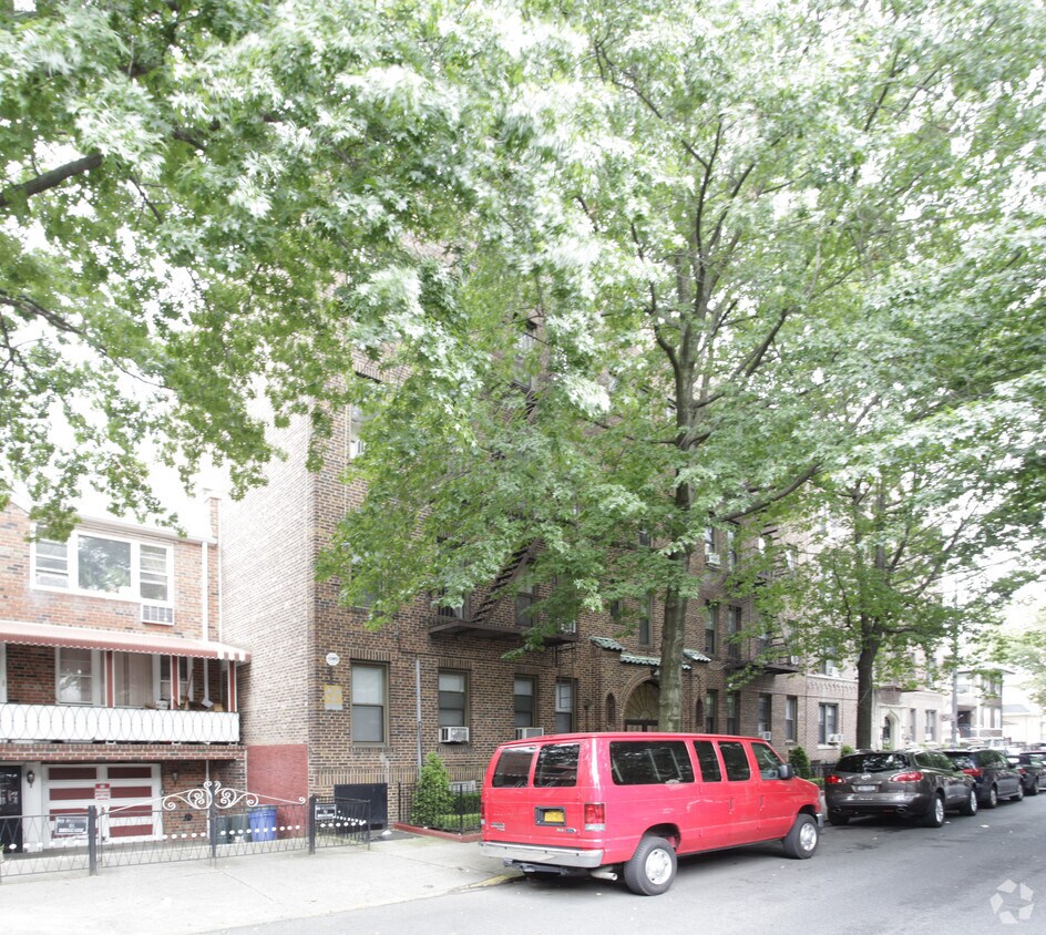 Building Photo - 1629 W 10th St