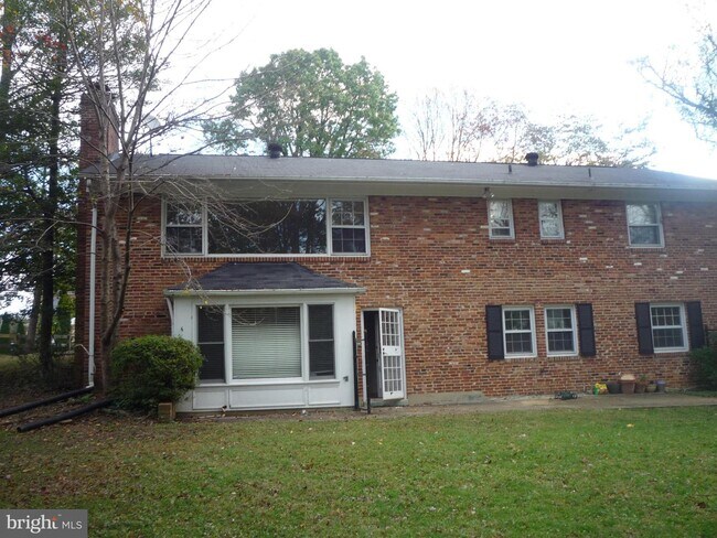 Building Photo - 1108 Balls Hill Rd
