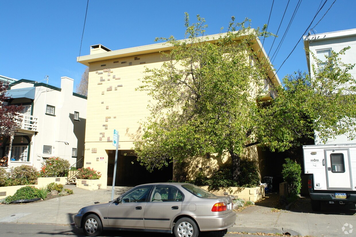 Building Photo - 2125 Delaware St