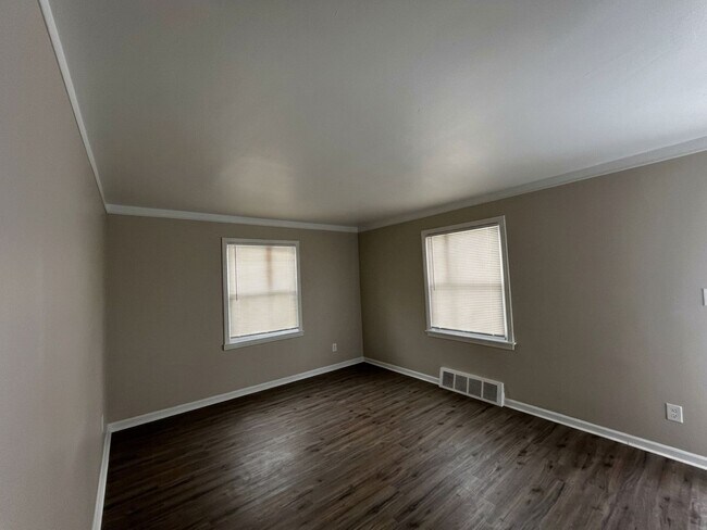 Building Photo - 6348 Lodewyck St