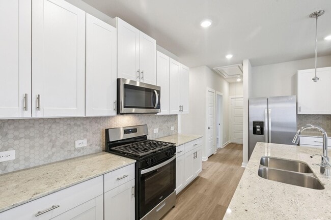 Foto del edificio - 6717 Chinapkin Oak Ln