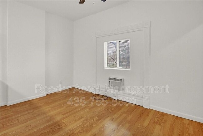 Building Photo - 715 E Parker Ln