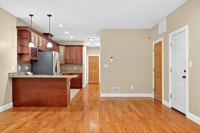 Foto del edificio - 213 Claremont Ave