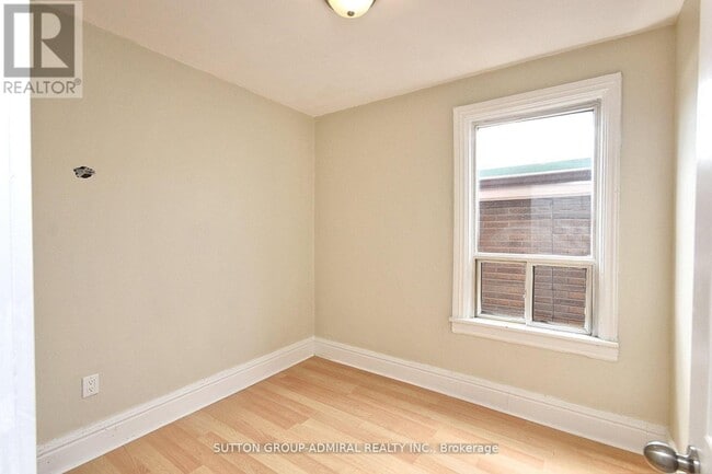 Building Photo - 1932 Queen St E