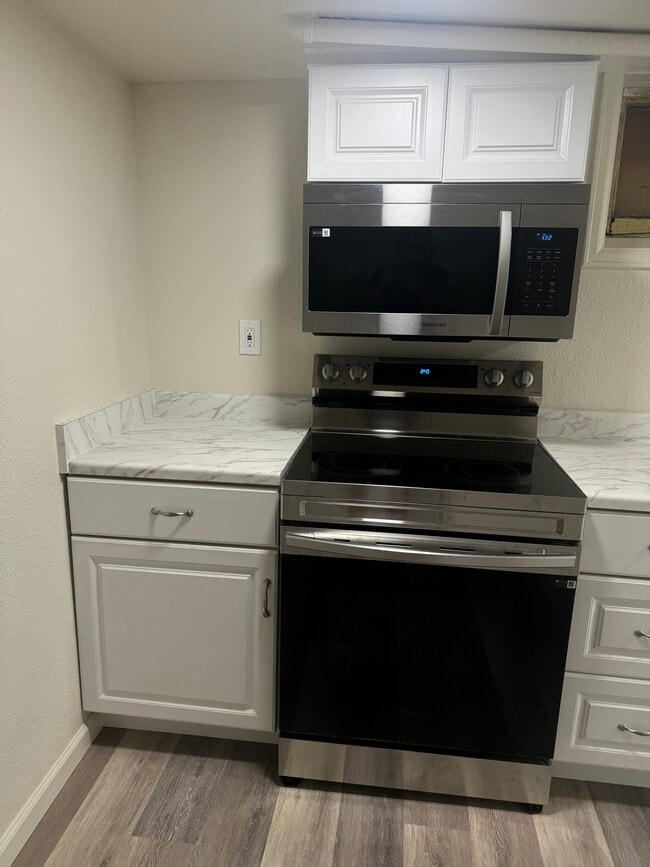 Building Photo - 3000 S Acoma St