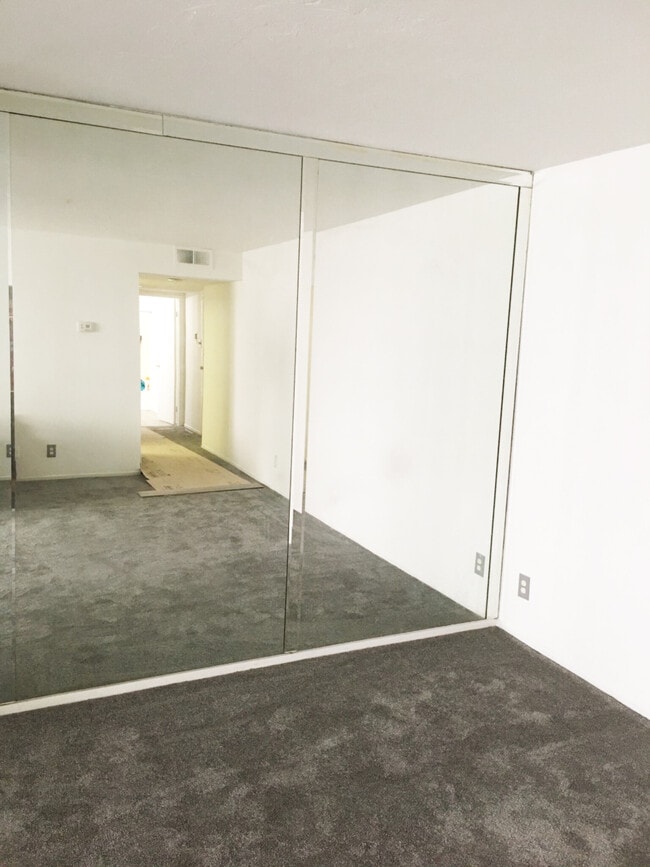 Living Room - 5310 Circle Dr