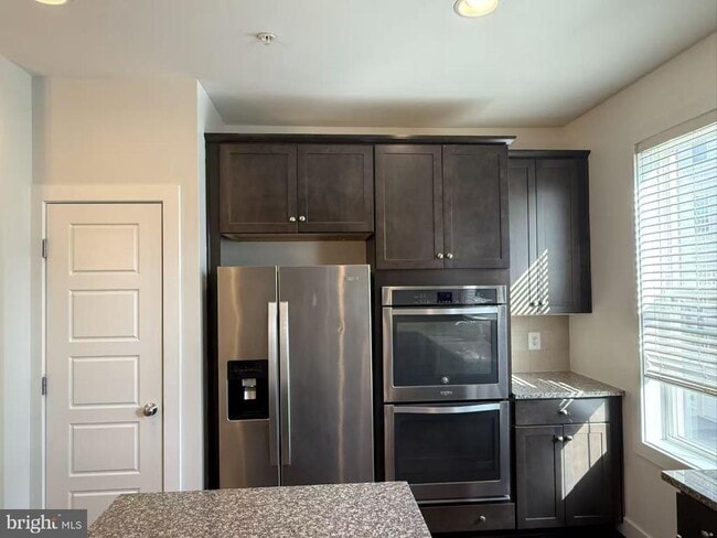 Building Photo - 111 Kandinsky Loop