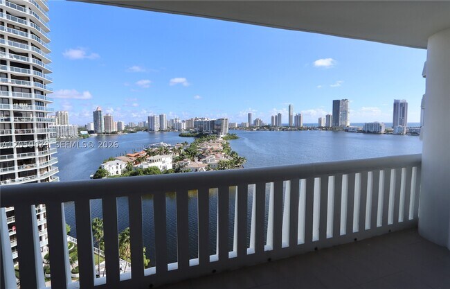 Foto del edificio - 3000 Island 1603 Is
