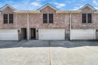 Building Photo - 10403 Shadow Oaks Dr