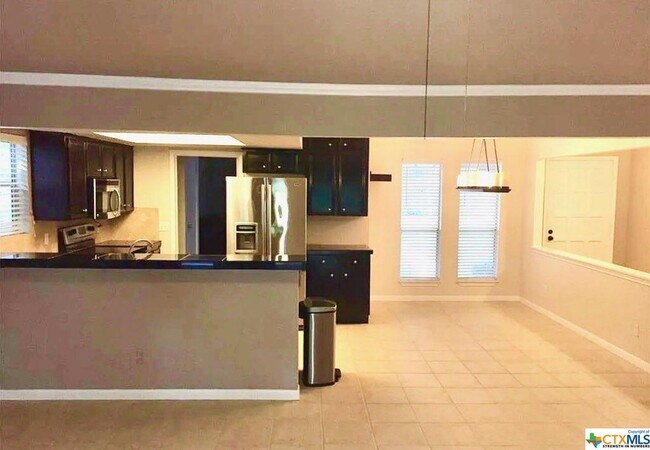 Building Photo - 1420 N LBJ Dr