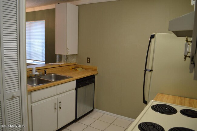 Foto del edificio - 2200 Marsh Point Rd