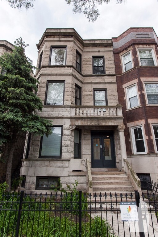 Building Photo - 3811 N Wilton Ave