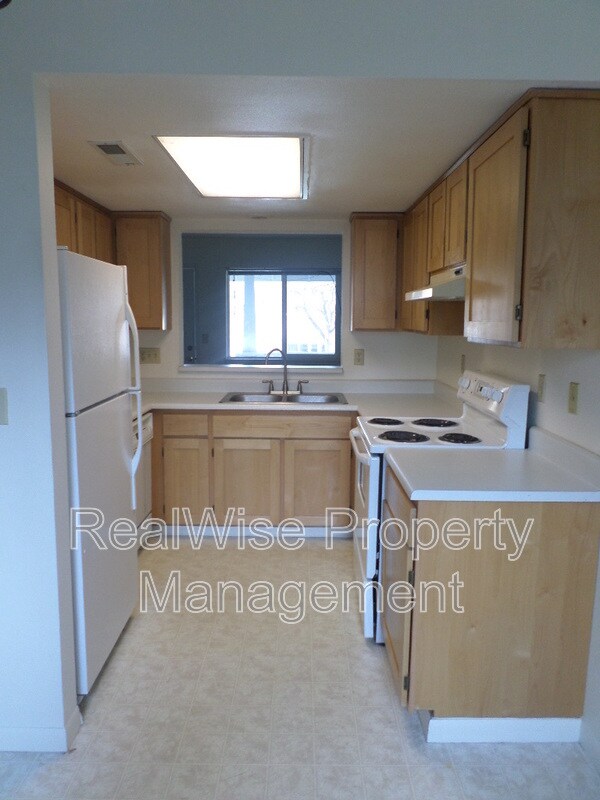 Building Photo - 2528 Siskiyou Blvd