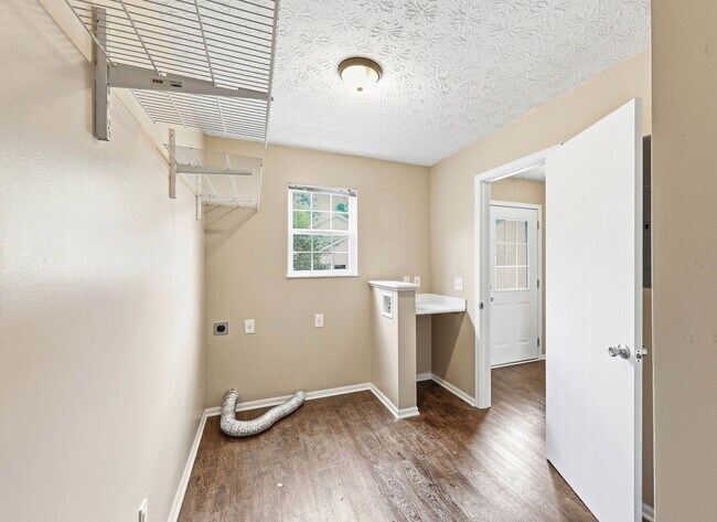 Building Photo - 4659 Parrau Dr