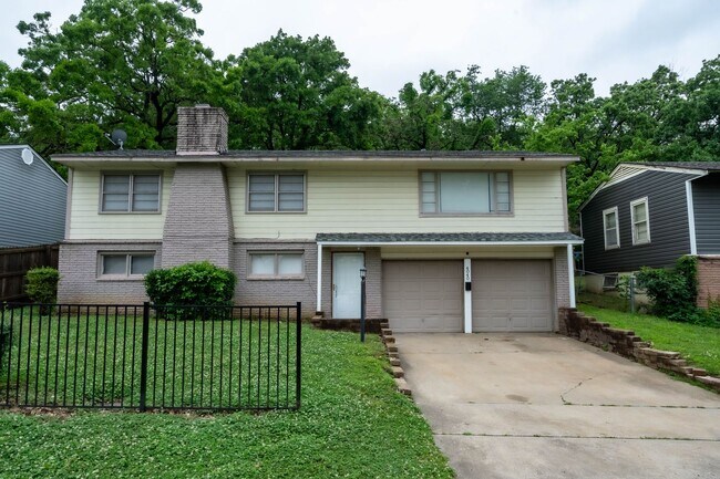 Building Photo - 3 bed/2bath! Fully remodeled! Price drop!