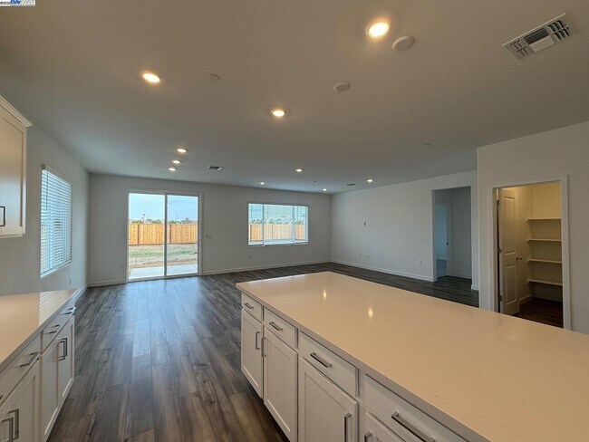 Foto del edificio - 1013 Bluebell Cir