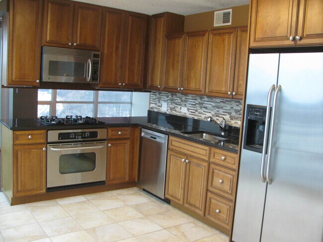 Foto del edificio - 9715 Woods Dr