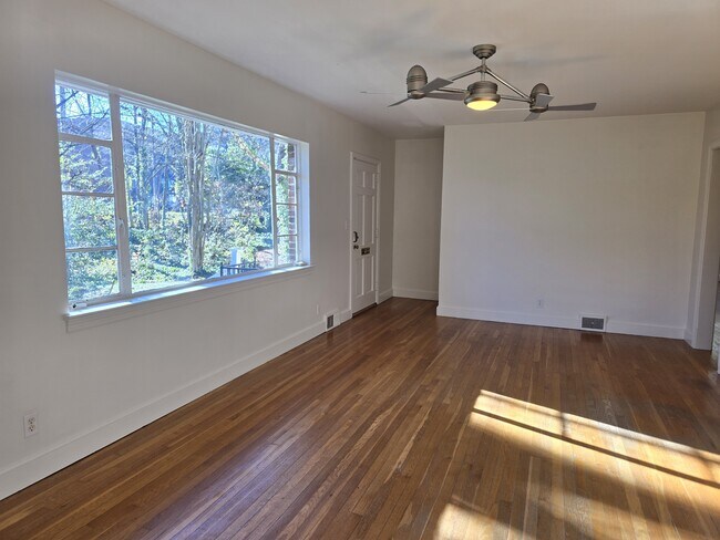 Foto del edificio - 1831 W 1st St