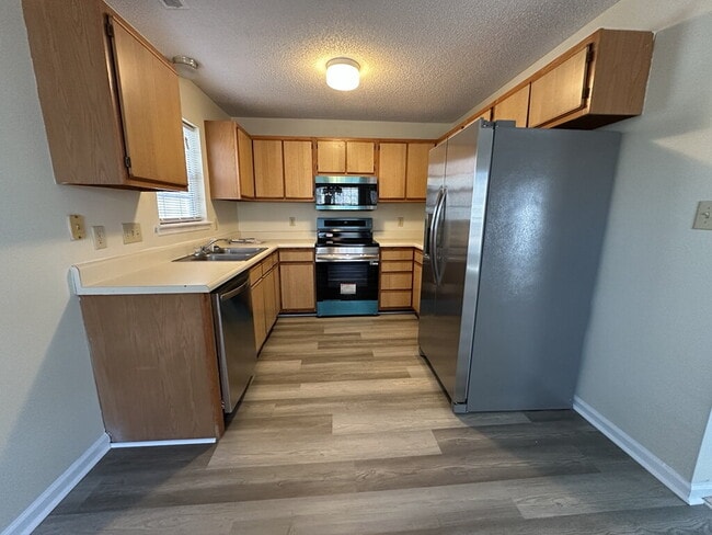 Foto del edificio - 106 W Cameron Ct