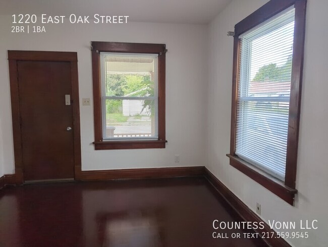 Building Photo - 1220 E Oak St