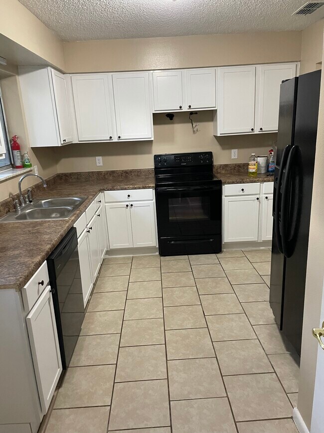 Foto del edificio - 3460 NE 58th Ave