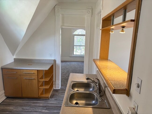 Building Photo - Cozy 1 bed/1 bath upstairs near the heart ...