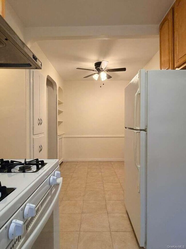 Foto del edificio - 77-31 166th St