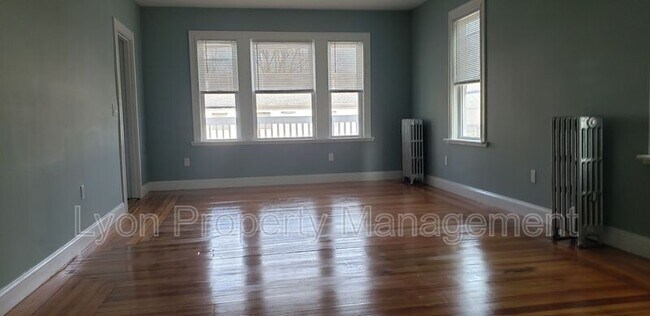 Building Photo - 49 Pleasant St