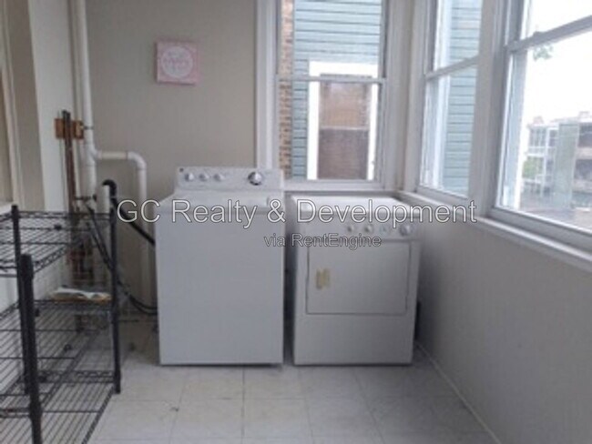 Foto del edificio - 1306 W Cornelia Ave