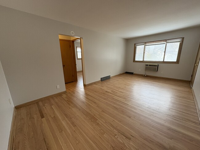 Building Photo - 3573 S 76th St