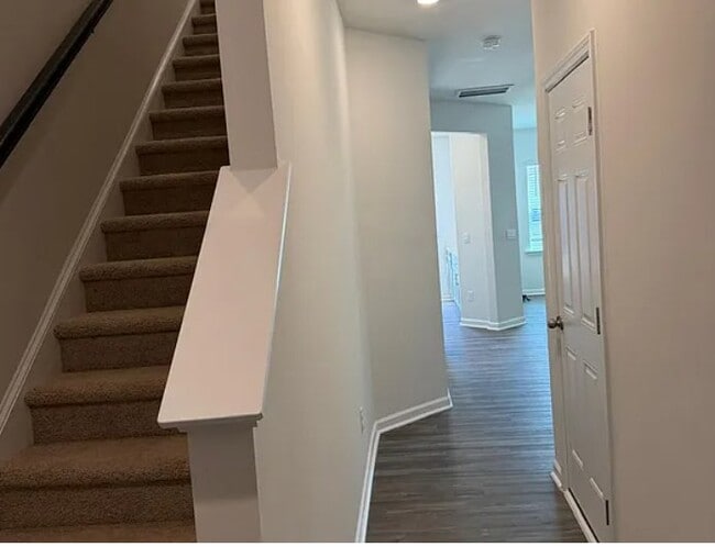 Building Photo - 159 Starlight St